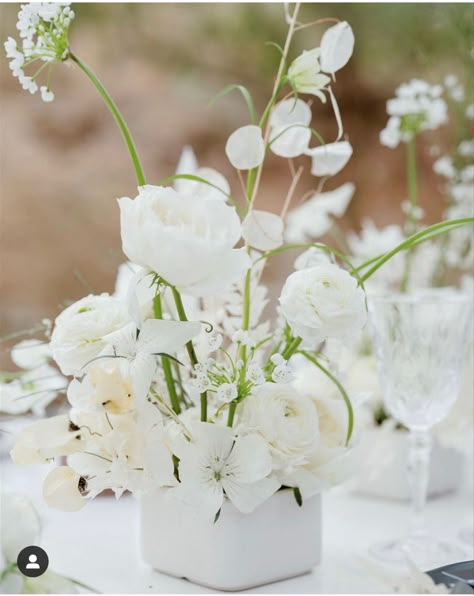 Centerpiece White Flowers, Cocktail Seating, Timeless Modern Wedding, Timeless White Wedding, White Cocktail Tables, Cocktail Hour Decor, Flowers And Vases, White Wedding Inspiration, Flowers Theme