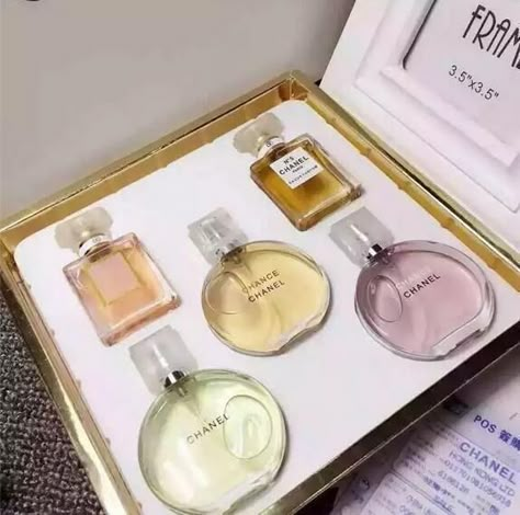 Profumo Victoria Secret, Koleksi Makeup, Koleksi Parfum, Penyimpanan Makeup, Maquillage Yeux Cut Crease, Perfume Chanel, Parfum Chanel, Hermes Perfume, Chanel Perfume