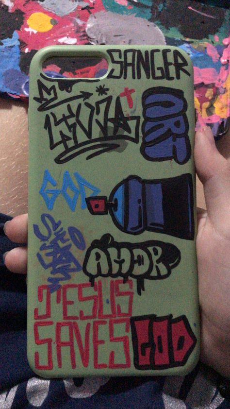 What To Draw On Phone Cases, Spray Paint Phone Case, Drawings For Phone Cases, Phone Case Doodles, Drawing On Phone Case, Graffiti Handwriting, Easy Graffiti Art, Graffiti Art Drawing Ideas, Grafitti Art Ideas