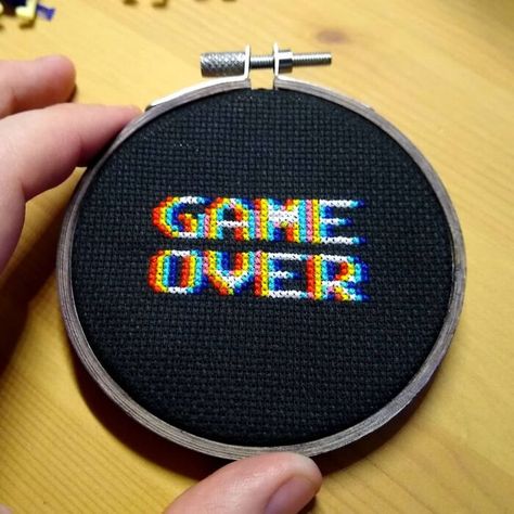 Game Over Cross Stitch, Geek Crafts, Boring Life, Pola Kristik, Pola Sulam, Stitch Ideas, Bead Ideas, Game Characters, Sewing Embroidery Designs