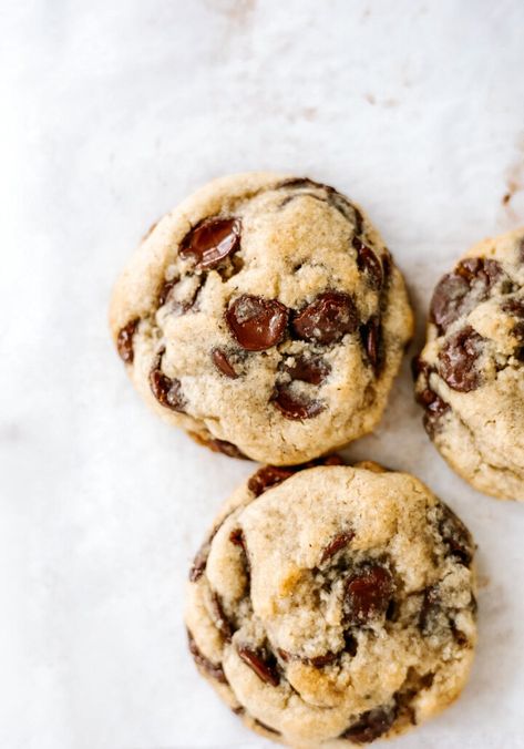 This small batch chocolate chip cookie recipe makes soft and gooey chocolate chip cookies that are loaded with chocolate chunks. Chocolate Chip Cookies Small Batch, Holiday Cookies Chocolate, Cookies Slice And Bake, Small Batch Chocolate Chip Cookie Recipe, Cookies Small Batch, Baking Chocolate Recipes, Desserts Trifle, Small Batch Chocolate Chip Cookies, Small Batch Cookie Recipe