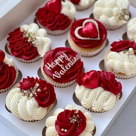 Individual Valentine Charcuterie Box Ideas, Valentines Day Cake Ideas Creative, White And Red Cupcakes, Valentines Day Cupcakes Ideas Creative, Payday Cupcakes, Mini Valentines Day Cakes, Valentine Mini Cakes Ideas, Valentines Dessert Ideas Fancy, Valentines Cake Ideas Creative