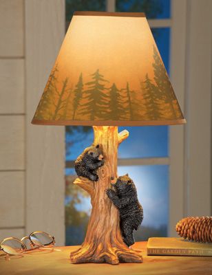 Black Bear Decor, Tre Kunst, Luminaire Original, Lodge Homes, Rustic Table Lamps, Log Home Decorating, Log Cabin Decor, Cabin Lighting, Lodge Cabin