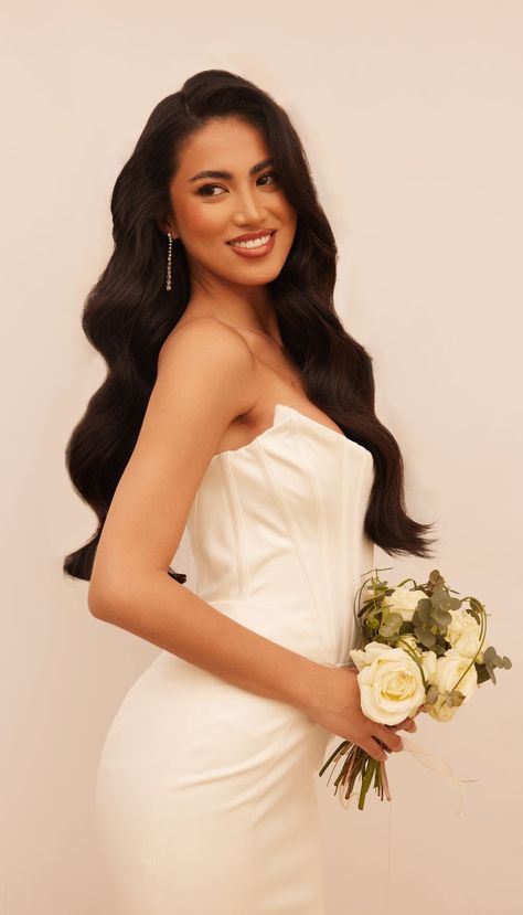 Soft Glam Hollywood Waves, Timeless Bride Hair, Bridal Hair Middle Part, Old Hollywood Hair Wedding, Hollywood Waves Wedding Hair, Bridal Hair Vintage, Strapless Wedding Dress Hairstyles, Bride Hair Down, Bridal Waves