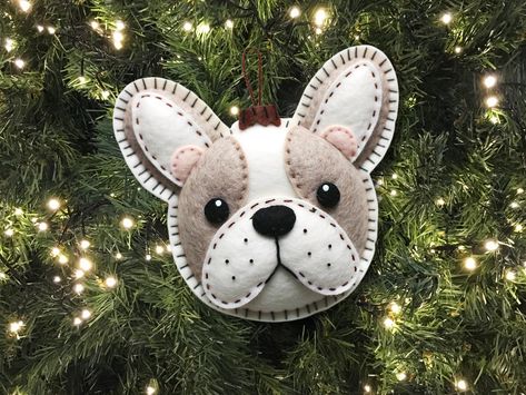 Pitbull Felt Ornament, Felt French Bulldog, Felt Dog Ornament Pattern Free, Hand Embroidery Christmas Ornaments, Dog Felt Ornaments, Felt Bulldog, Dog Ornaments Diy, Christmas Felt Decorations, Embroidery Christmas Ornaments