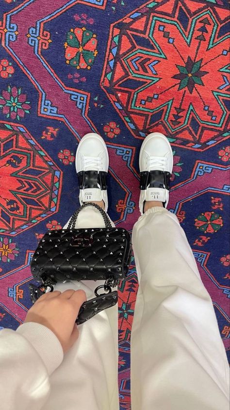 Valentino Shoes Outfit, Valentino Shoes Sneakers, Simple Work Outfits, Valentino Sneakers, Kicks Shoes, Super Rich Kids, Ootd Ideas, Hype Shoes, Valentino Shoes