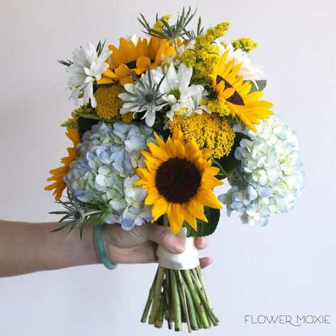 Vibe Yellow, Sunflower Ideas, Bouquet Sunflower, Lilac Wedding Bouquet, Flower Moxie, Sunflower Wedding Decorations, Custom Jewelry Ideas, How To Dress For A Wedding, Sunflower Themed Wedding