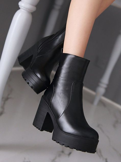 Boot Heels Outfit, Classic Boots Woman, Platform Heels Boots, Cute Shoes Heels, Heart Shoes, Black Platform Boots, Black Heel Boots, Hype Shoes, Aesthetic Shoes