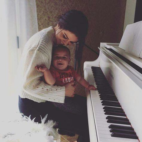 Tia Selena Gomez & godson Ohana Means Family, 90's Fashion, Future Mom, Gwen Stefani, Cute Family, Family Goals, Family Kids, Future Baby, Future Kids