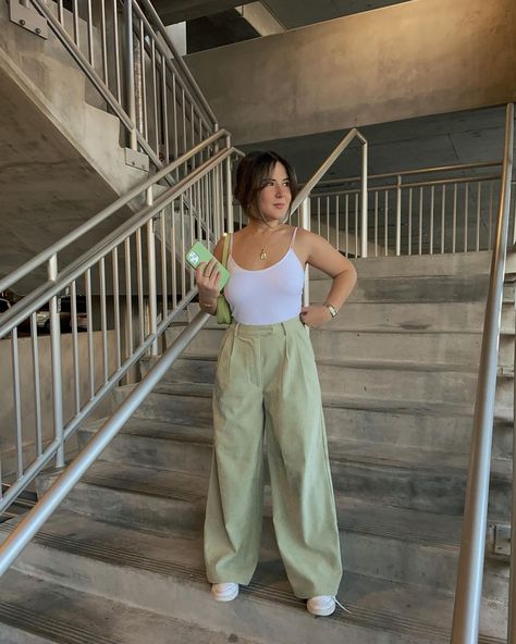 sage green pants outfit ideas Sage Green Pants Outfits, Aesthetic Business Casual Outfits, Aesthetic Business Casual, Green Trousers Outfit, Autumn Mute, Sage Green Pants, Green Linen Trousers, Building Outfits, Dance Jackets