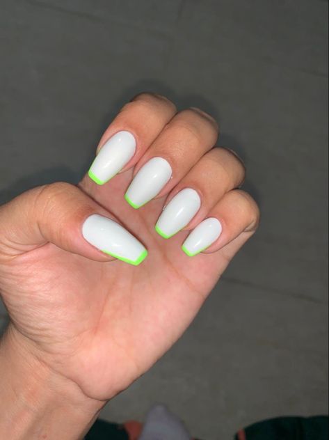 White Nails With Coloured Tips, White Nails Neon Design, White And Color Nails, White Nails With Neon Tips, White Nails With Neon Design, Neon Green And White Nails, White Nails With Neon, Neon Green French Nails, White And Neon Nails