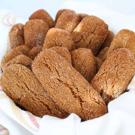 Ginger Snap Cookies Recipe, Ginger Snaps Recipe, White Chocolate Brownies, Delicious Holiday Desserts, Potato Muffins, Cookie Spread, Ginger Snap Cookies, Ginger Snap, Crunchy Cookies