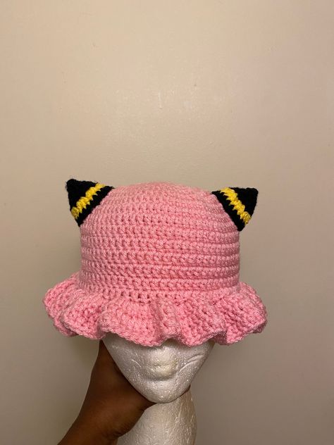 Crochet Anya Forger Hat, Crochet Patterns Anime, Anya Crochet, Bonnet Au Crochet, Things To Crochet, Bonnet Crochet, Crochet Bucket, Crochet Bucket Hat, Crochet Business