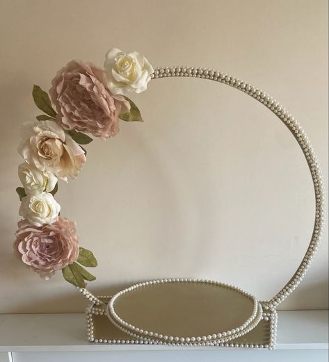 Cake stand for weddings, parties, baby showers and gender reveals Cake Ring Stand, Hula Hoop Cake Stand, Cake Stand Decor Ideas, Cake Stand Diy, Diy Engagement Decorations, Ring Platter, Diy Cake Stand, Diy Gifts For Girlfriend, Engagement Ring Holders