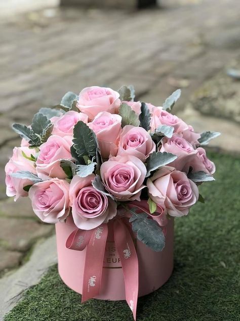 Flower Gift Box Ideas, Gift Box Ideas For Women, Flowerbox Ideas, Creative Floral Arrangements, Pink Flower Arrangements, Gift Box Ideas, Orchid Flower Arrangements, Moon Flowers, Birthday Flowers Bouquet