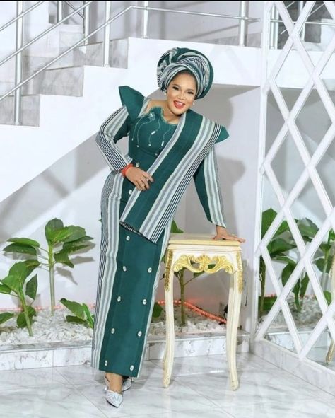 Remarkable and Best Aso-Oke Styles To Look Delightful. Aso Oke Skirt And Blouse Style, Aso Oke Gele Styles, Bridal Aso Oke Styles, Aso Oke Dress Styles, Aso Oke Styles Traditional Weddings, Aso Oke Styles, Northern Kente, Royal Diadem, Ankara Wedding Styles