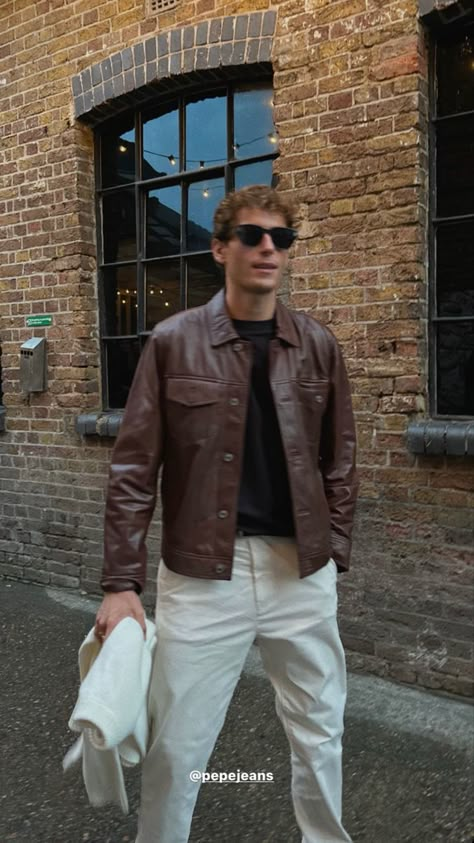 Nyc Fall Mens Fashion, Men’s Brown Leather Jacket Outfits, Men Brown Leather Jacket Outfit, Mens Brown Leather Jacket Outfit, Brown Pants Outfit Men Street, Leather Jacket Outfits Aesthetic, Leather Jacket Outfit For Men, Brown Leather Jacket Outfit Men, Men Leather Jacket Outfit