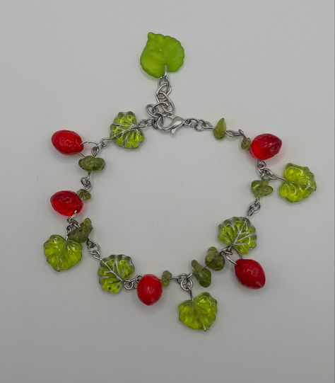 Apple Bracelet, Strawberry Bracelet, Fruit Bracelet, Keychain Ideas, Bracelet Bead, Jewelry Ideas, Beaded Bracelet, Beaded Jewelry, Beaded Bracelets