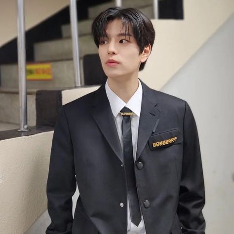 stray kids kim seungmin suit - pfp icons lq Seungmin Suit, Door Games, Prom Date, Kim Seungmin, Pfp Icons, Stray Kids Seungmin, Kids Icon, After Dark, Lee Know