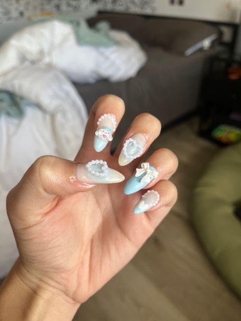 Cinnamoroll Nail Design, Cinnamonroll Sanrio Nails Short, Hello Kitty Cinnamon Roll Nails, Cinnaroll Nails, Cinnamon Nails Sanrio, Korean Charm Nails, Sanrio Charm Nails, Sanrio Nails Cinnamoroll, Cinnamon Roll Sanrio Nails