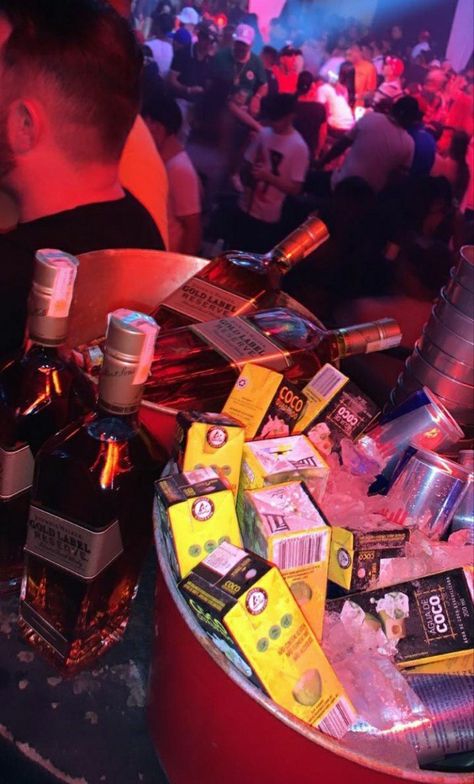 Party Night Club Aesthetic, Night Club Aesthetic, Strong Drinks, Party Night Club, Clubbing Aesthetic, Gold Labels, Bar Drinks, Dance Party, Just Girl Things