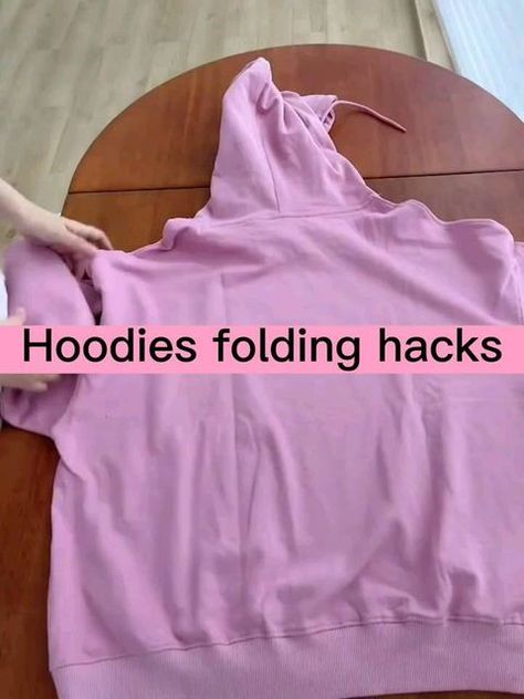 hijabi_5/🦋Fashionstyle 🦋outfits 🦋 beauty🦋Inspiration on Instagram Hoodie Folding Hacks, Hoodie Folding, Folding Hacks, Diy Clothes Hacks, Packing Hacks Clothes, Shirt Folding, Packing Clothes, How To Fold Towels, Clothes Organization Diy