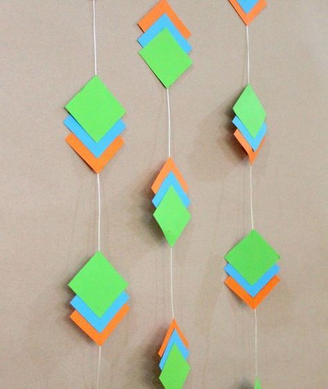 Easy Paper Craft Ideas for the Holidays | Paper Quilling Designs: Intricate Patterns Made Simple Diy Wall Hanging Paper, Garlands Diy, Diy Dream Catcher, Paper Garlands, Paper Decorations Diy, Chip Art, Diy Lampe, Diy Diwali Decorations, Diwali Craft