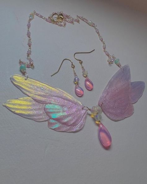 Fairy Accessories Jewellery, Fairytale Decor, Paper Art Sculpture, Fairy Accessories, Fairy Jewelry, Fairy Necklace, Pretty Prom Dresses, Funky Jewelry, Cute Keychain