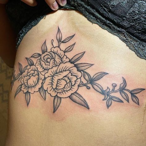 Joe Moore’s Instagram profile post: “✨🌺✨ #traditional #tattoo #traditionaltattoo #neotrad #tattoos #underboob #sternumtattoo #girlswithtattoos #tattooedchicks #ink #art #medley…” Traditional Sternum Tattoo, Neotrad Tattoos, Tattoos Underboob, Underboob Tattoo, Sternum Tattoo, Ink Art, Traditional Tattoo, Flower Tattoo, Tatting