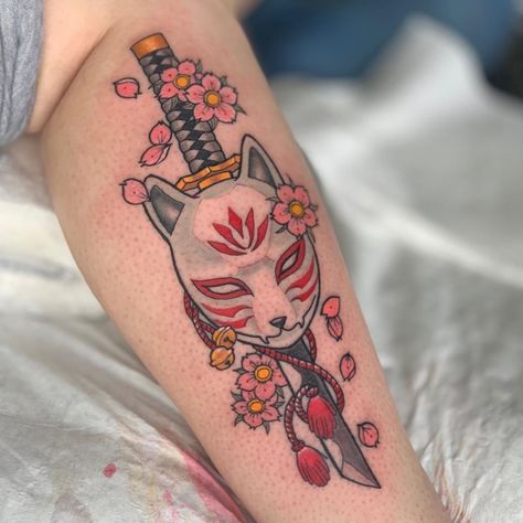 John Wayne Roberts on Instagram: “#kitsunemask and #katana done at @atbtattoostudio for Kayla. #firsttattoo. . . #john_monsta #monstatrucktattoo #since1995 #absupplies…” Anbu Tattoo, Japanese Mask Tattoo, Kitsune Mask, Kawaii Tattoo, Mask Tattoo, Fox Tattoo, Japanese Sleeve Tattoos, Japan Tattoo, Japanese Tattoo Designs