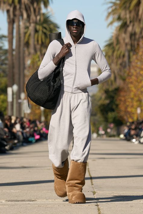 Balenciaga Pre-Fall 2024 https://www.vogue.com/fashion-shows/pre-fall-2024/balenciaga/slideshow/collection#16 Balenciaga Runway, Balenciaga Style, Pre Fall Collection, Baddie Outfits Casual, Baddie Outfits, Fall 2024, Pre Fall, Holiday Fashion, Autumn Winter Fashion