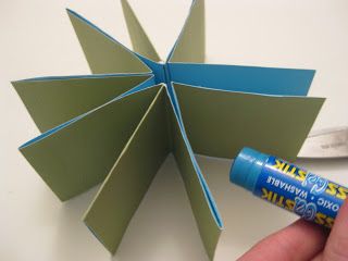 How To Makw, Smashbook Ideas, Make A Book, Fun Projects For Kids, Glue Stick, Piece Of Paper, Interactive Cards, Teacher Tools, Craft Room Organization