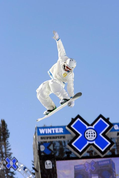 Snowboarding Olympics, Snowboarding Photography, Competition Games, Circus Animals, Iphone Wallpaper Pattern, Snow Bunnies, X Games, Winter Games, Red Bull Racing