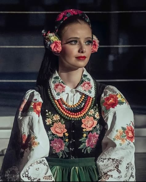 Czech Clothing, Slavic Girl Aesthetic, Polish Dress, Slavic Clothing, Polish Folklore, Polish Clothing, Polish Traditions, Polish Culture, Polish Girl