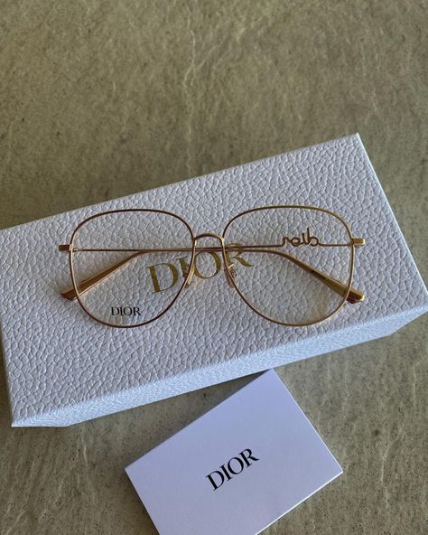 Eye Glasses Aesthetic, Dior Glasses, Glasses Frames Trendy, Classy Glasses, قلادات متدلية, Fancy Glasses, Bedding Luxury, Glasses Trends, Expensive Jewelry Luxury