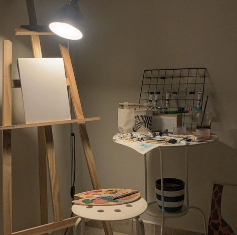 Painting Area Aesthetic, Painting Space Ideas, Art Room Ideas Home, Painting Nook, Pintar Aesthetic, Kat Singleton, Art Room Aesthetic, Dream Art Room, Artist Room