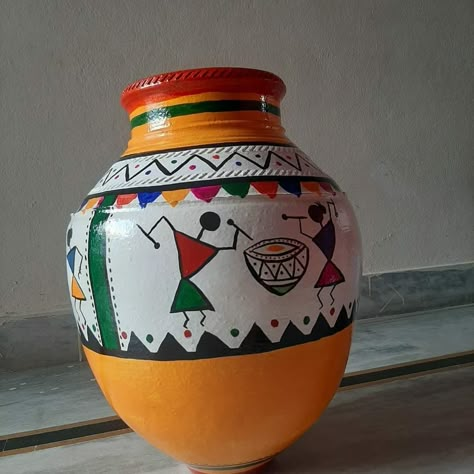 Worli Painting On Pot, Varali Art, Matka Painting Designs, Fences Front Yard, Matka Decoration Pots Painting, Pot Designs Painted Indian, Front Yard Fences, Clay Pot Painting Ideas, Front Yard Fence Ideas Curb Appeal