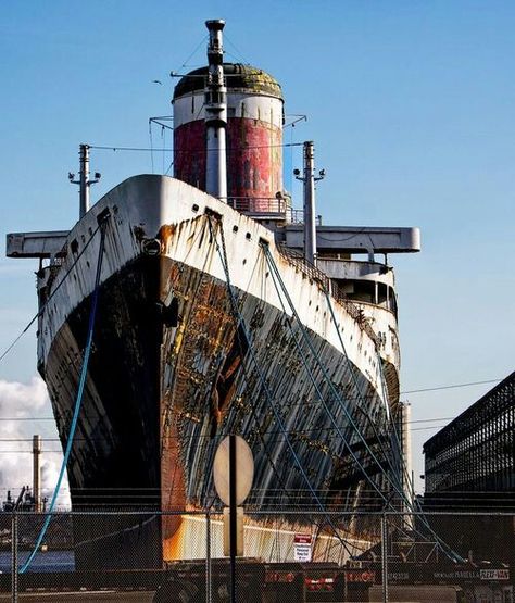 Old ship Analog Life, Bristol Poster, Ss United States, Sea Stuff, Uss America, World Trade Center Nyc, Old Sailing Ships, Cruise Liner, Abandoned Ships