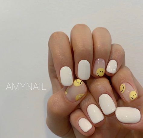 Professional Nails 2023, Happy Face Nail Designs, Nails For Business Women, Summer 2033 Nails, Dainty Nails Almond, Millennial Nails, Summer Fall Transition Nails, Neutral Nails With Accent, Short Dip Nails Summer