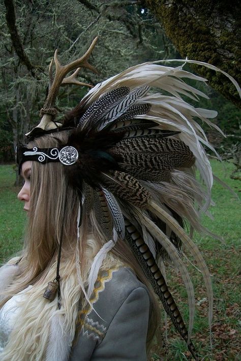 Head Dresses, Costume Carnaval, Warrior Women, Feather Headdress, Fantasy Costumes, The Dawn, Head Band, 인물 사진, Steam Punk