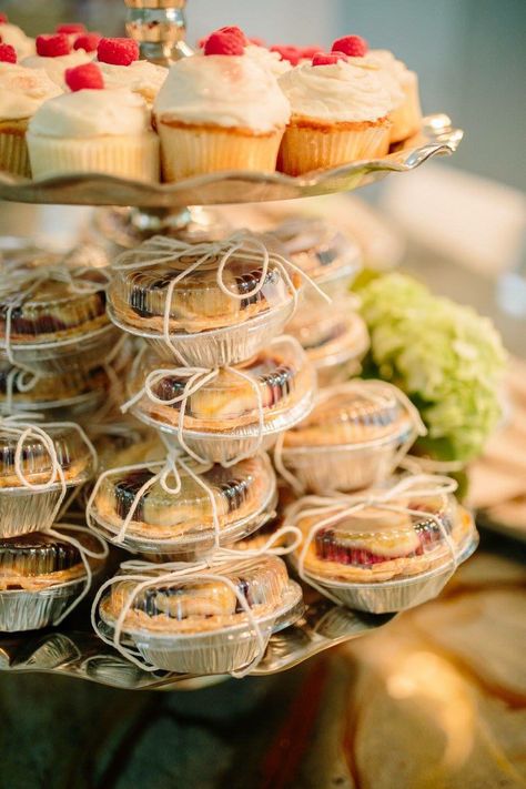 Mini pies and cupcakes as favors Pie Party Favors, Pie Dessert Table, Pie Favors, Happy Birthday Chicken, Coffee Baby Shower, Brunch Bar, Pie Party, Door Gift, Dessert In A Jar