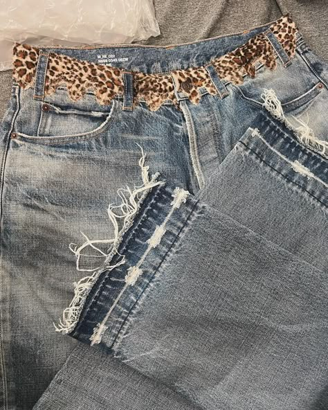 | Celine Wesley 🐆🐆🐆 #celine #celinehomme #celinebyhedislimane #hedislimane #celinewesley #denim | Instagram Jeans Design Ideas, Outfit Idea School, Jean Inspiration, Clothing Brand Inspiration, Pieces Clothes, Jean Ideas, Brand Design Ideas, Custom Pants, Underground Clothing