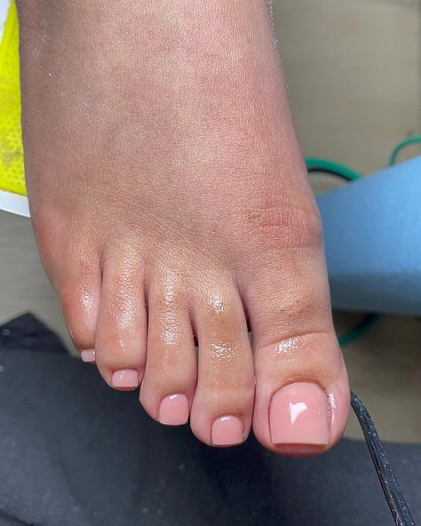 Toe Nail Inspo 2023, Basic Pedicure Ideas, Pedicure Ideas Gel, Pedicure Ideas Natural, Feet Pedicure Nails, Natural Toes Pedicure, Nails Foot Summer, Nude Toes Pedicure, Light Pink Pedicure Toenails