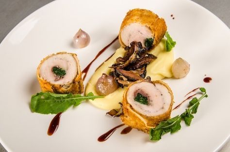 chicken-roulade, wrapped in crust with potato purée, cranberry jus, roquette, And where will the white wine sauce go to accompany the chicken? Hmmmmmm Chicken Roulade, Potato Purée, Gastronomic Food, Duck Ideas, Presentation Food, Gourmet Food Plating, White Wine Sauce, Fine Dining Recipes, Western Food