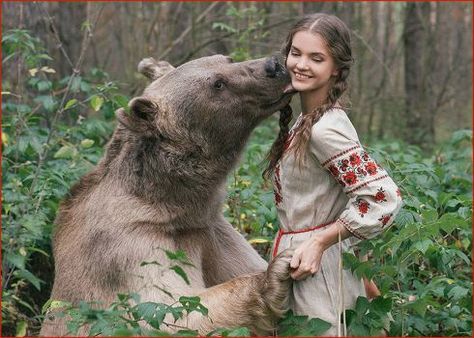 Stepan & Marina - 23 year old bear named Stepan adopted by Russian family 23 years ago Bear Names, Animals Friendship, Funny Animal Pictures, Friends Photography, Friends Funny, Brown Bear, Animals Friends, In The Woods, Spirit Animal