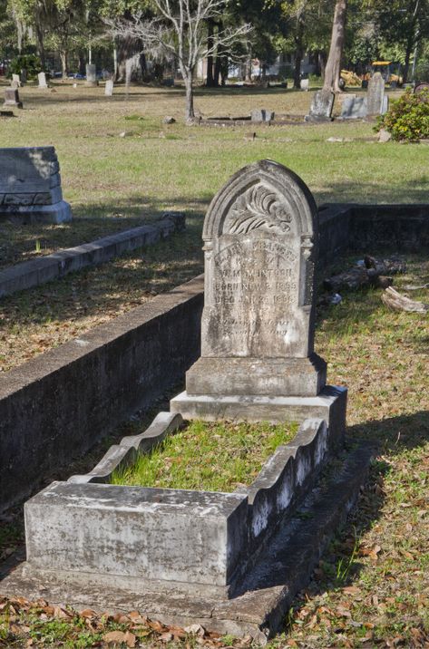 A Bedstead with a Gothic tablet Headstone | ClipPix ETC: Educational Photos for Students and Teachers Blue Background Plain, Graven Images, Foam Art, Creepy Halloween Decorations, Cemetery Art, Standing Poses, Jesus Art, Creepy Halloween, Halloween Inspiration