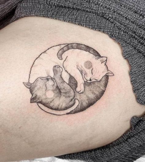 Cute Cat Tattoos, Cat Lover Tattoo, Minimalist Cat Tattoo, Cat Outline Tattoo, Tatuaje Cover Up, Kitten Tattoo, Cute Cat Tattoo, Yin Yang Tattoos, Paw Tattoo