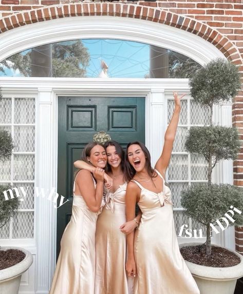 Sorority Instagram Pictures, Cute Sorority Pictures, Executive Board Photo Shoot Sorority, Sorority Recruitment Photos, Sorority Recruitment Poses, Pref Day Outfit Sorority Recruitment, Sorority Recruitment Photoshoot, Sorority Recruitment Pictures, Sorority Pose Ideas