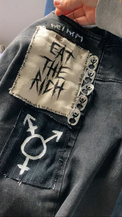 Alt Patches, Patch Pants Punk, Crust Pants, Punk Diy, Punk Fashion Diy, Patch Pants, Punk Pins, Punk Patches, Battle Jacket