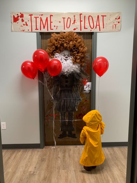 Penny Wise Door Decoration, Chucky Door Decorations, Freddy Krueger Door Decoration, 3d Halloween Door Decorations, Penny Wise Decorations Halloween, Pennywise Door Decoration, Scream Door Decoration, It Door Decoration, Pennywise Trunk Or Treat Ideas